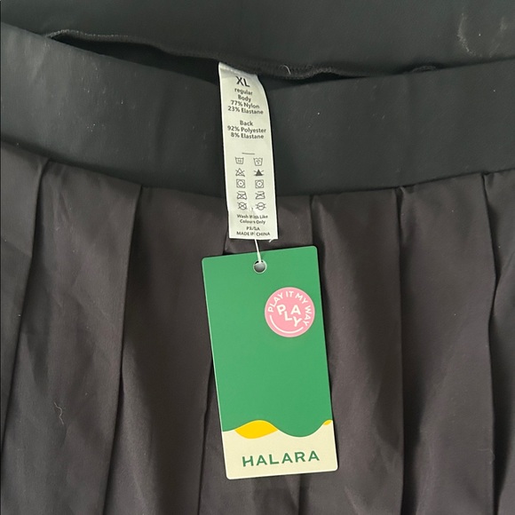 HALARA Elegant Black Pleated Skirt - Picture 3 of 3